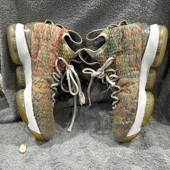 LeBron 15 fruity Tuitty Pebbles Sneakers size 6.5 used condition - Picture 9 of 10